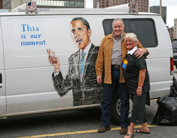 <i><b>The remarkable Wyn Antonio w/ Les & the Obama van</i></b>